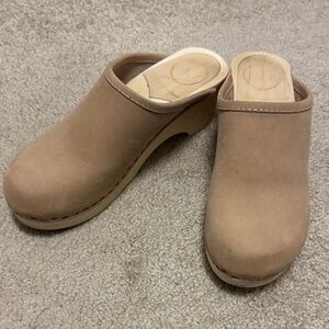 No. 6 Classic Tan Leather Clogs